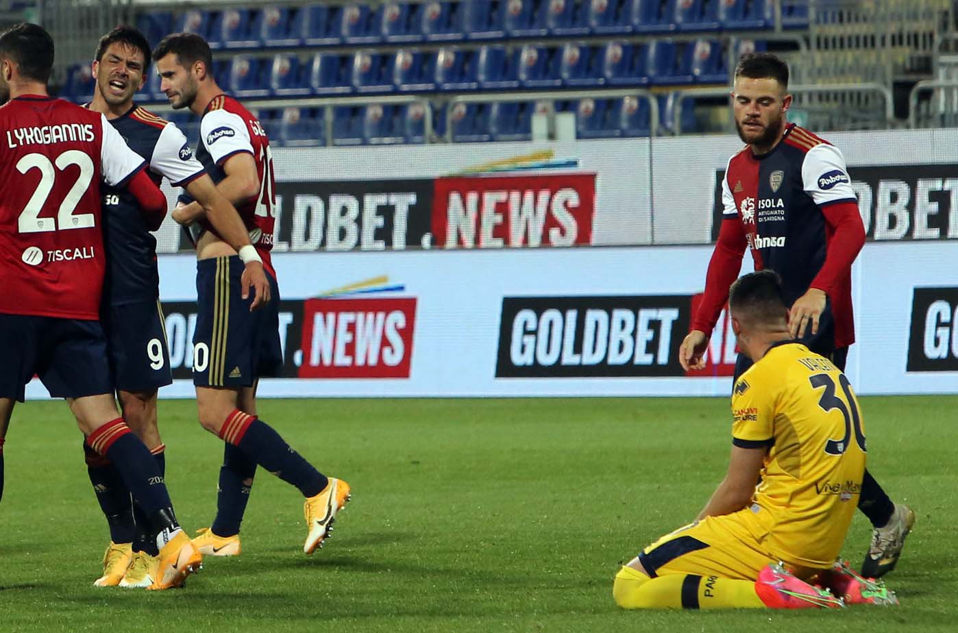 nhan-dinh-soi-keo-cagliari-vs-parma-luc-0h00-ngay-4-12-2022