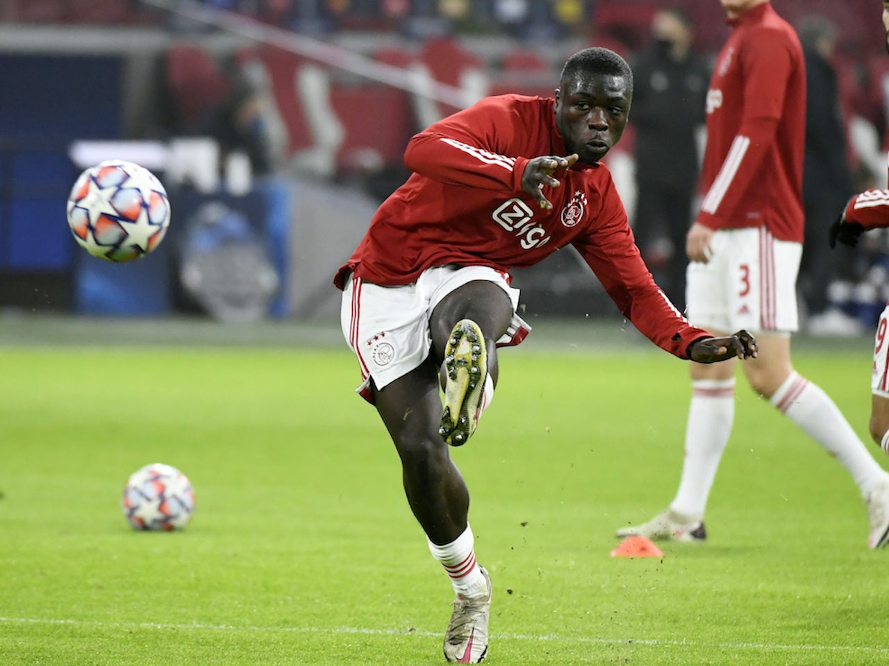 Brian Brobbey từ chối chuyển đến Man United