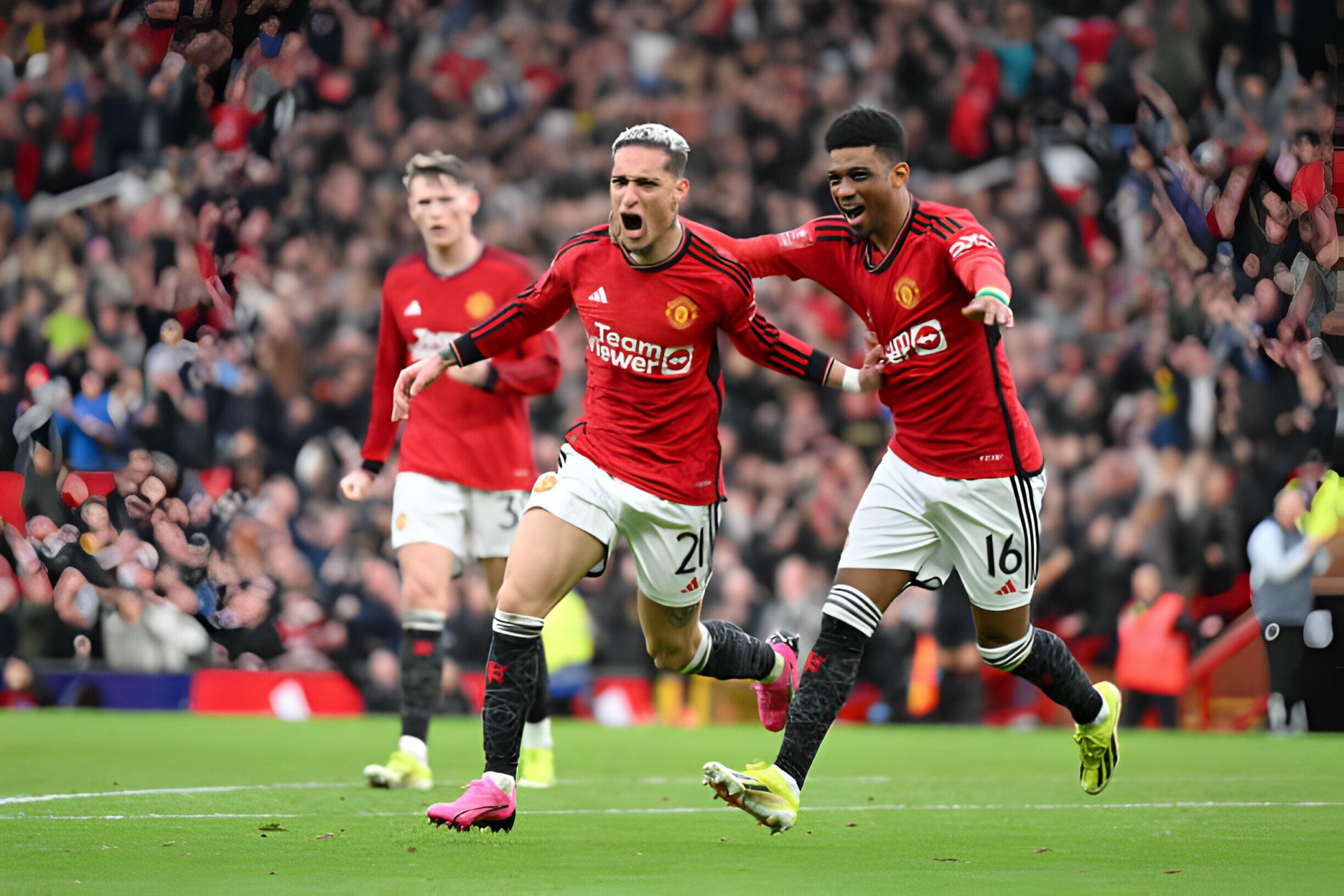 Manchester United giành quyền vào bán kết FC Cup sau chiến thắng trước Liverpool