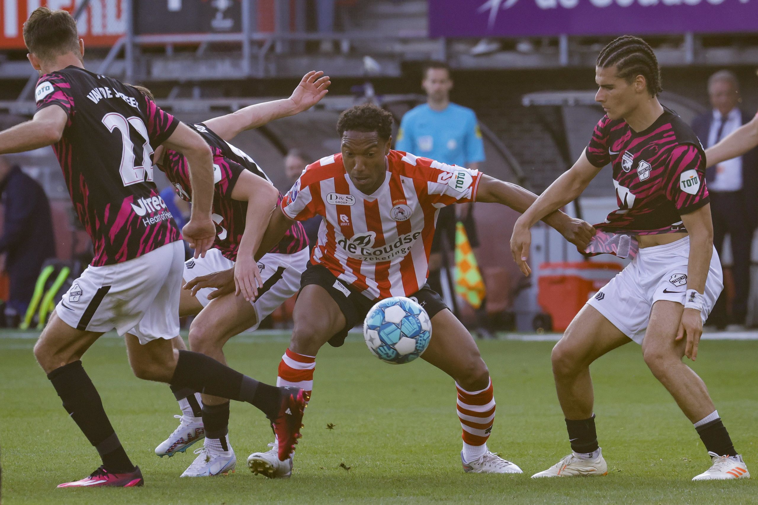 Soi kèo Utrecht vs Sparta Rotterdam ngày 24/5