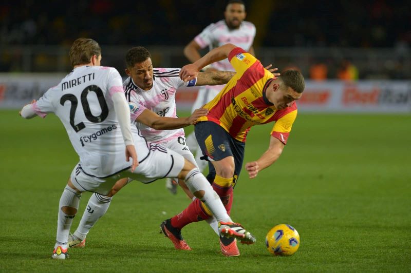 nhan-dinh-lecce-vs-juventus-ngay-02-12